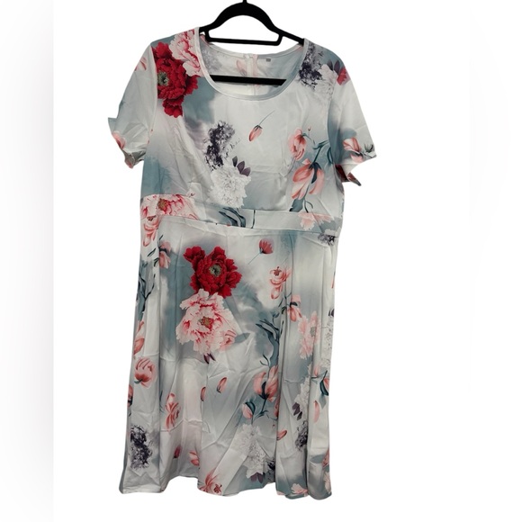 Dresses & Skirts - NIP Women's Floral Dress